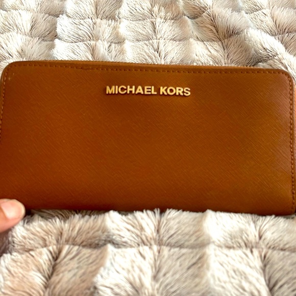Michael Kors Handbags - 73.Michael kors Jet Set Tan Wallet